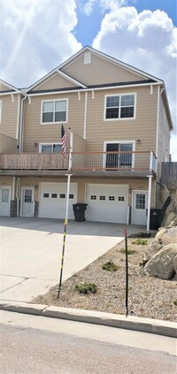 Building Photo - 2 Bedroom 1.5 Bathroom & 1 Car Garage For ...