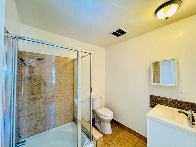 Building Photo - 2340 W Greenacre Ave