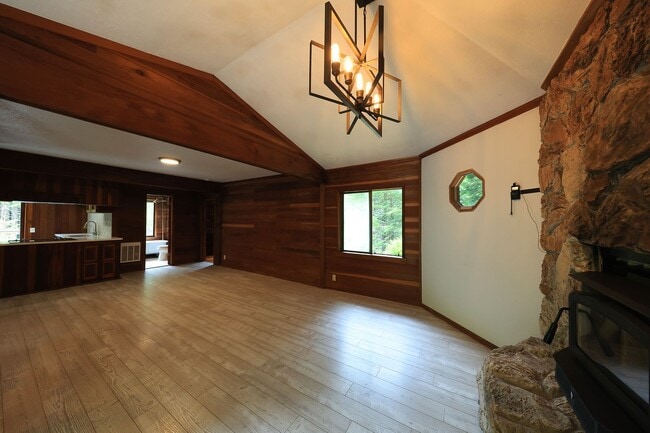 Building Photo - 4452 Greenwood Heights Dr