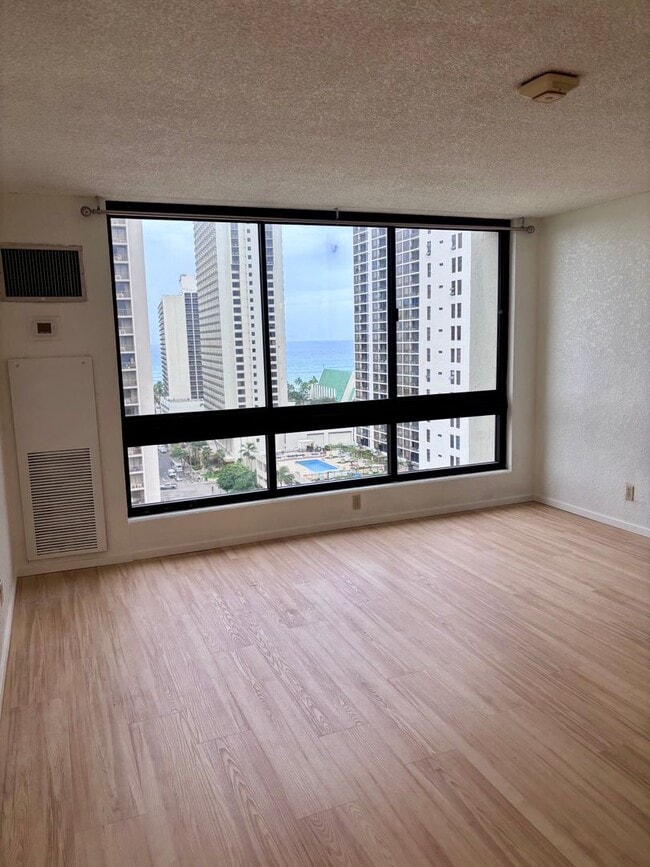 Building Photo - Available now: A studio 1 bath at Liliuokalani Gardens