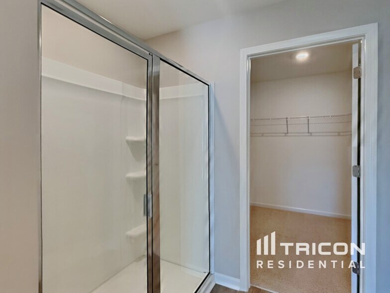 Building Photo - 5235 Ironwood Dr