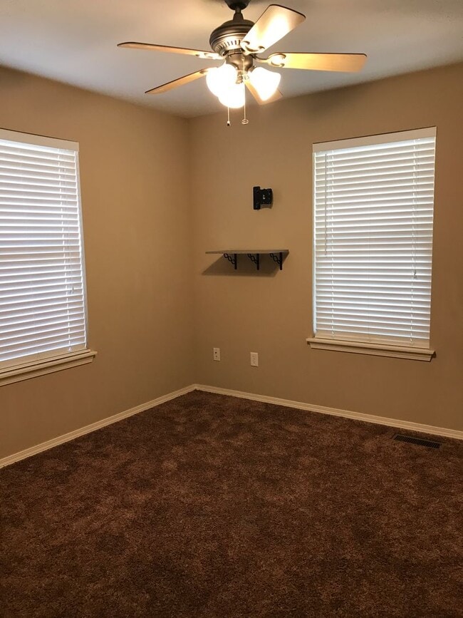 Building Photo - Executive Rental All Brick Home near South...