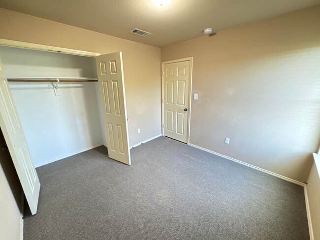 Building Photo - 2725 Lovers Lane Rd