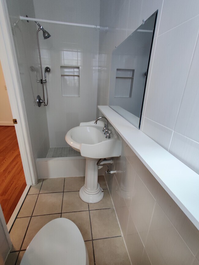 Building Photo - 1712 Jenkins St