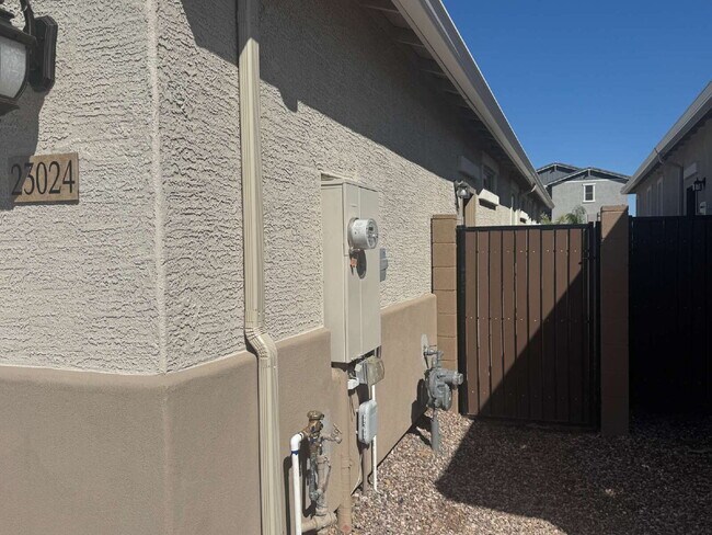 Building Photo - 23024 E Watford Dr