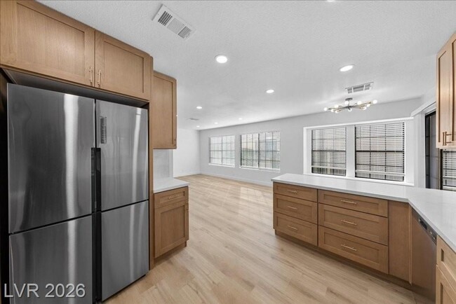 Building Photo - Modern 3Bed/2.5Bath/2Car - 2 Story Home Located In The Guard-Gated Los Prados Golf Community!