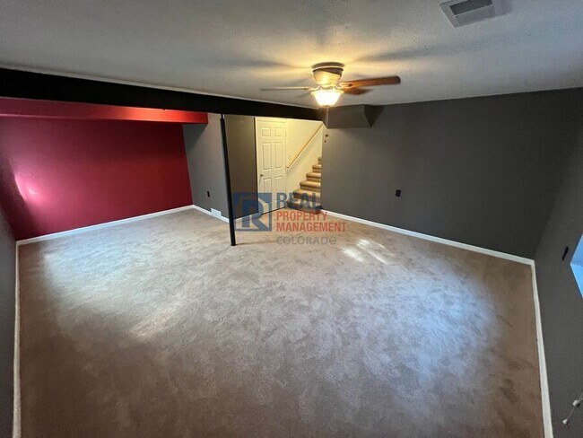 Building Photo - 4000 Dove Ln