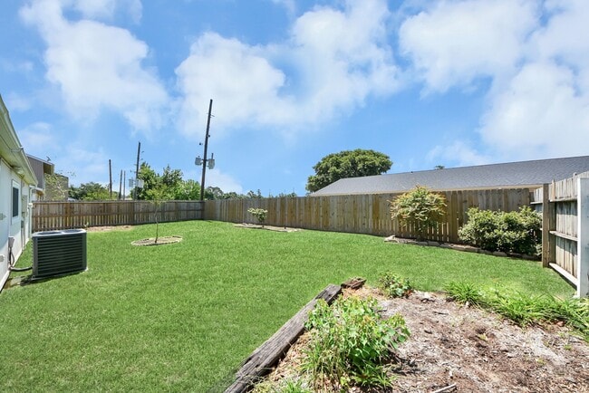 Building Photo - 18019 Autumn Hills Dr