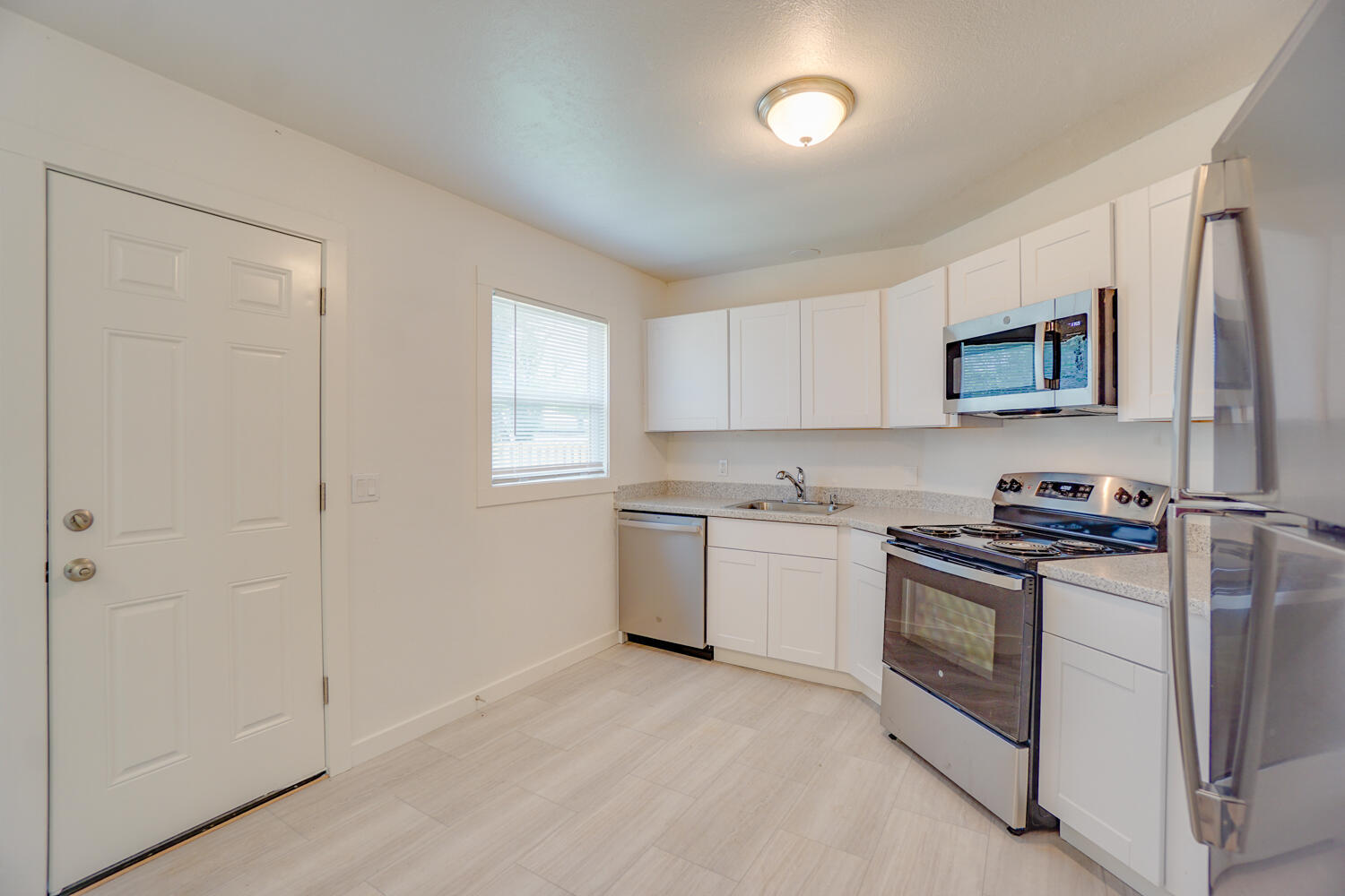 Building Photo - 3670 SW 144th Ave