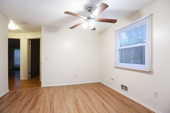 Building Photo - 141 David Ave