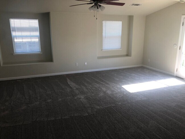 Building Photo - Stunning home in the much desired Dixon ar...