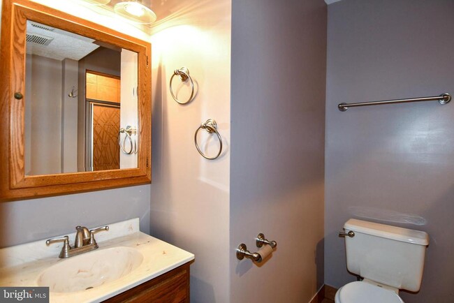 Building Photo - 2062 Farragut Dr