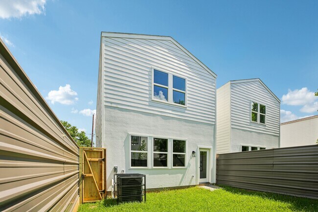 Building Photo - 6739 Liverpool St