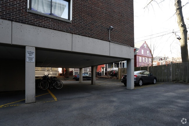 Building Photo - 77 Trowbridge St