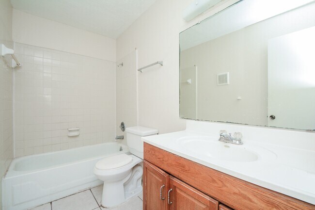 Building Photo - 9700 Leawood Blvd