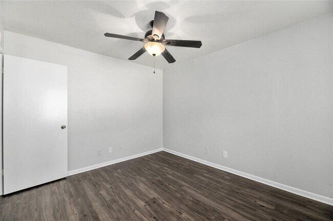 Building Photo - 2408 Longview St