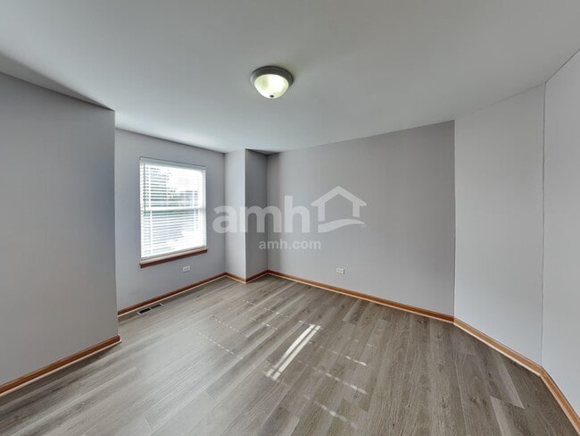 Building Photo - 2438 Foxtail Ct