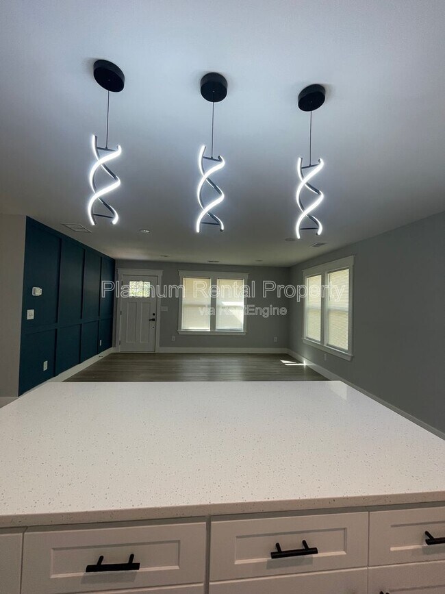Building Photo - 3013 Michael Dr SW
