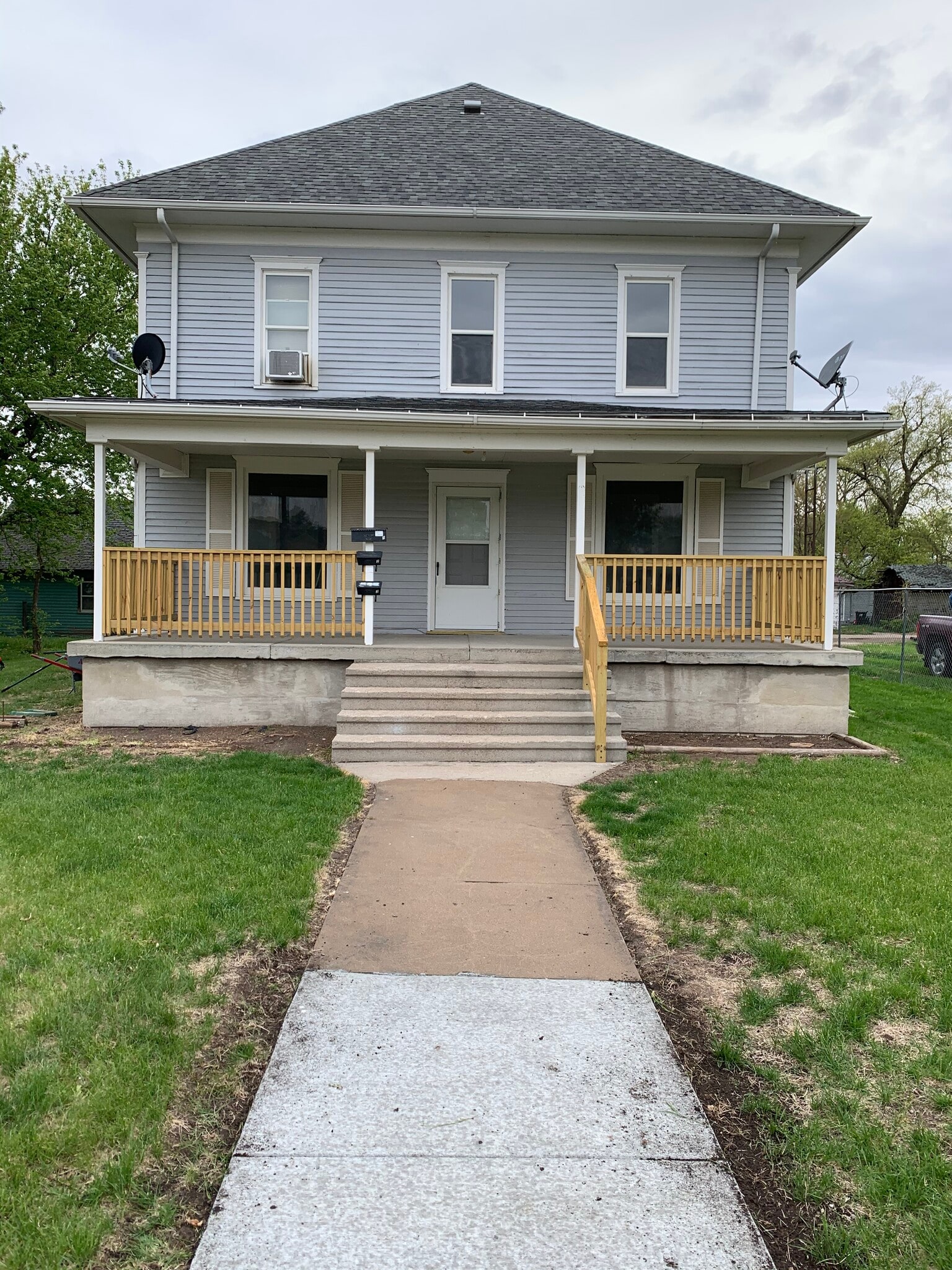 Building Photo - 609 Grant St