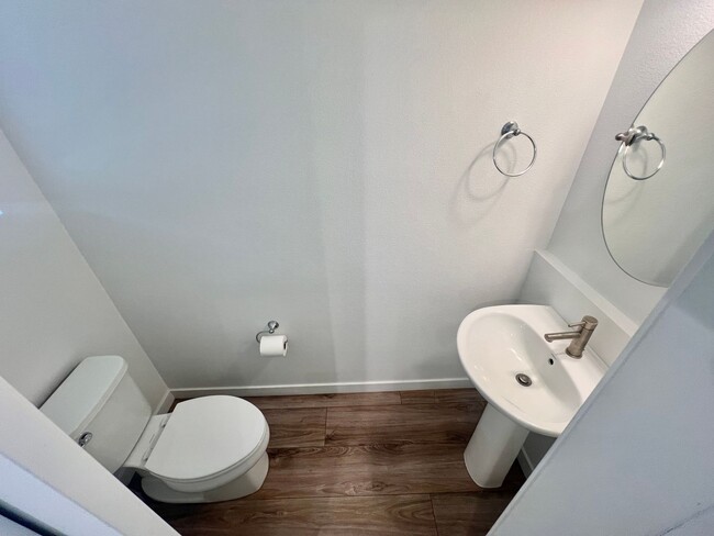 Building Photo - NEW PRICE! Beautiful 3 bedroom 2.5 home in...