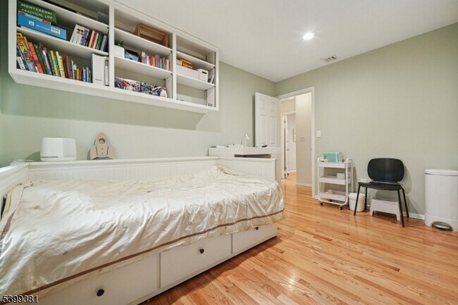 Building Photo - 17 Edison Dr