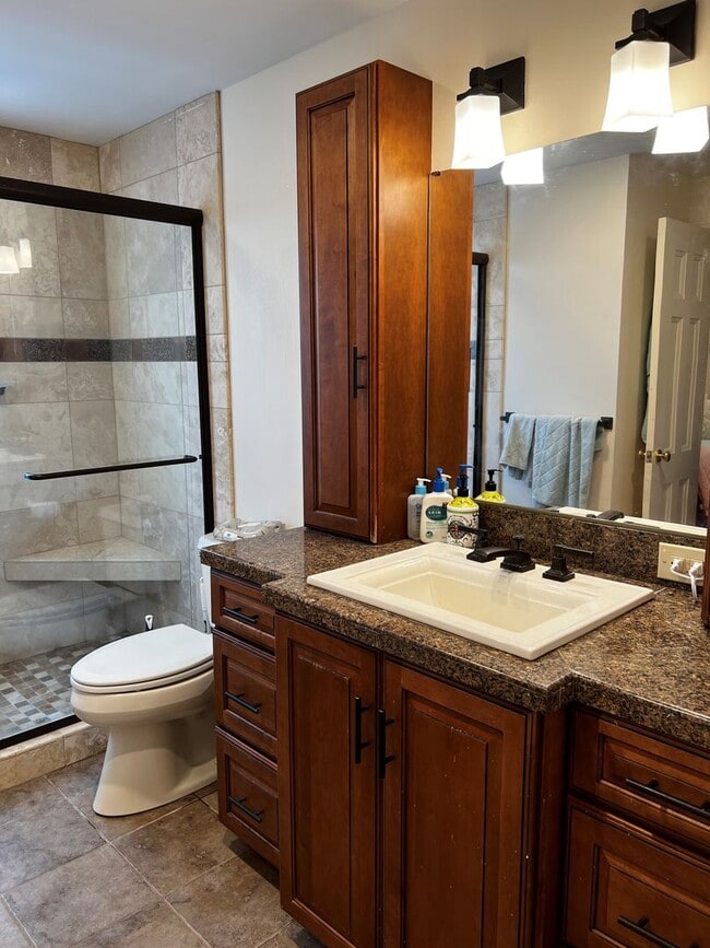 Building Photo - CLICK "REQUEST A TOUR" NOW!