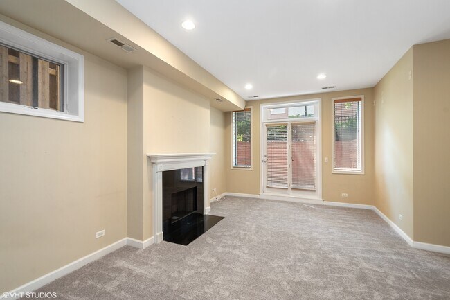 Building Photo - 882 W Lill Ave