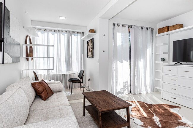 Building Photo - Signal Hill Studios