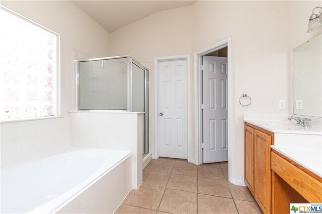 Building Photo - 2122 Modoc Dr