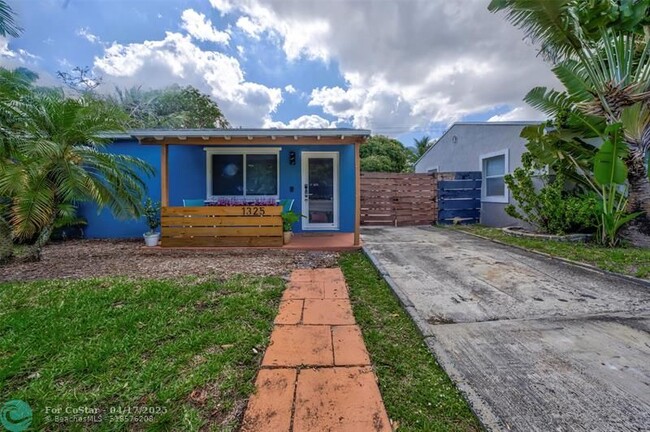 Building Photo - 1325 NW 1st Ave