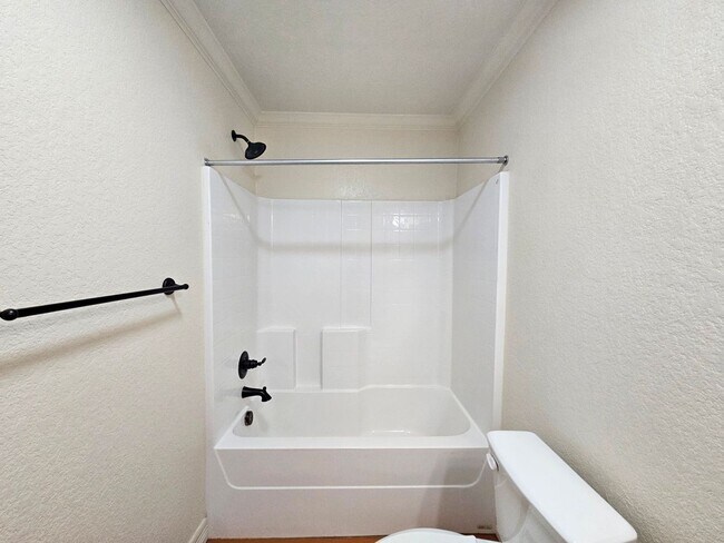 Building Photo - 803 Leifester Cir