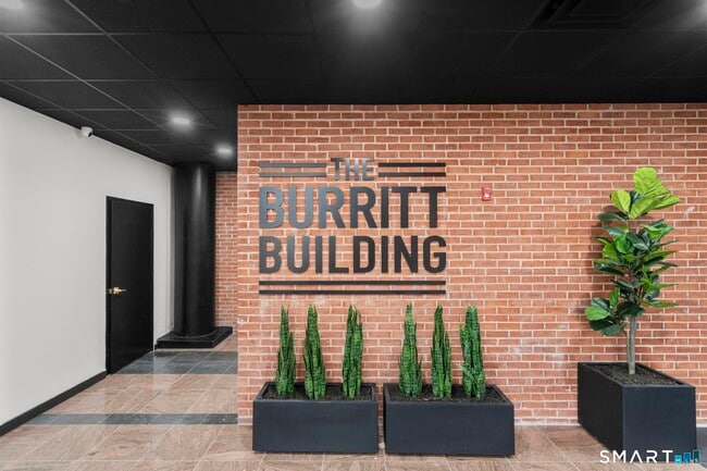 Building Photo - 480 Myrtle St