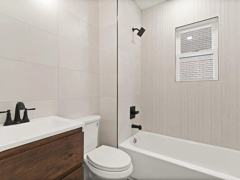 Building Photo - 99 Russell St