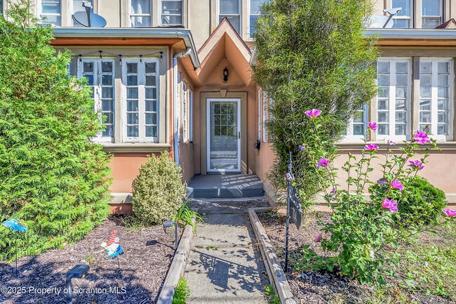Primary Photo - 114 Rushbrook St