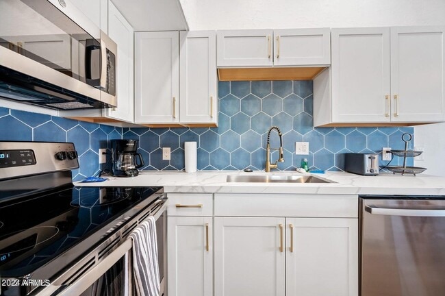 Building Photo - 2959 N 68th Pl