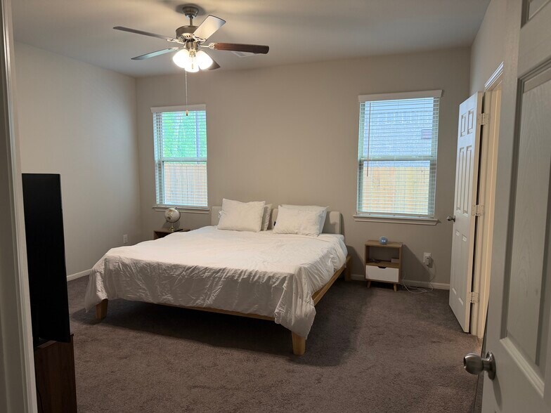 Building Photo - 27094 Grey Fox Run