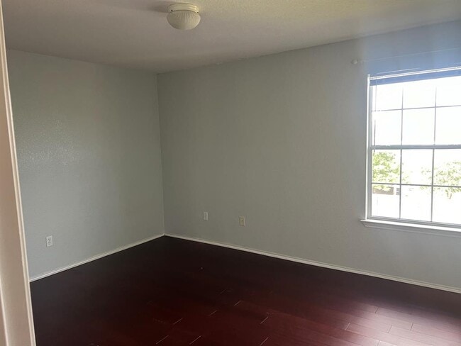 Building Photo - 1318 Willow Bluff Dr