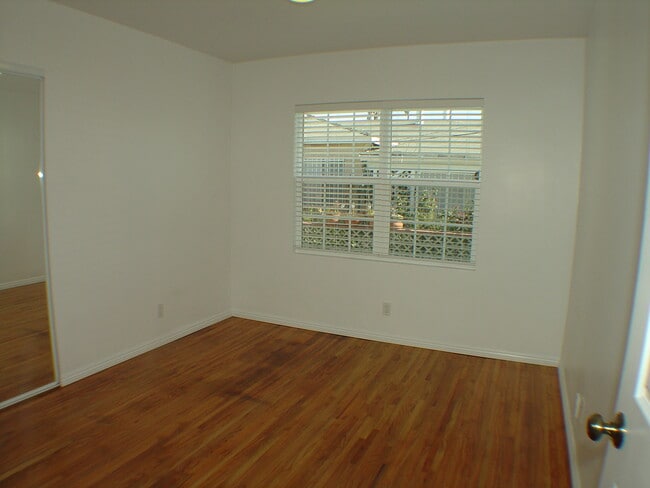 Building Photo - 1547 Del Amo Blvd