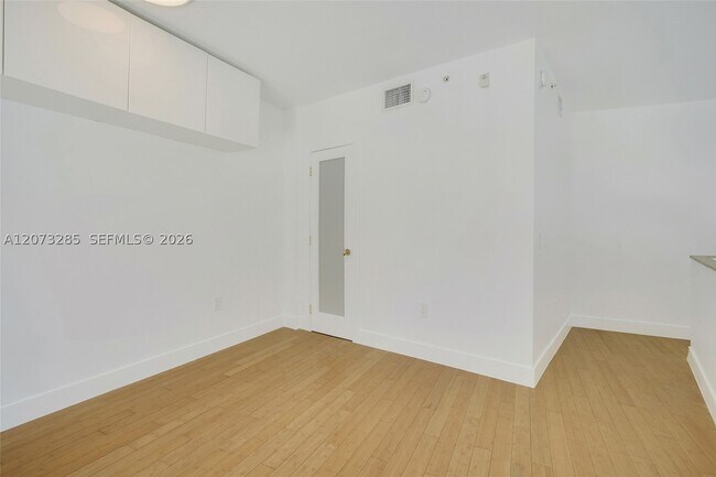 Building Photo - 1528 Brickell Ave