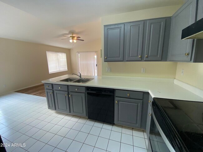 Building Photo - 10849 W Monterosa St