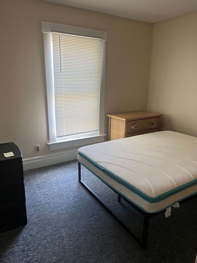 Building Photo - 7 Bedroom located Downtown Ann Arbor