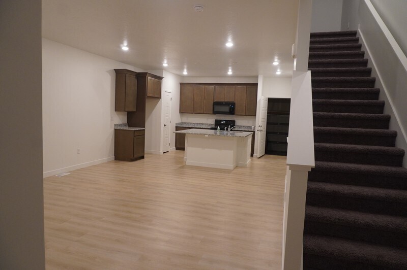 Building Photo - 4250 Bromwell Ct