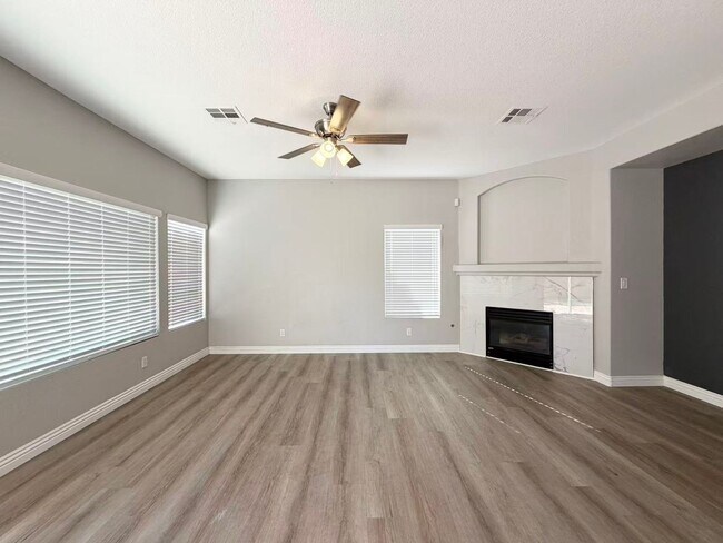 Building Photo - 10621 Olivebranch Ave