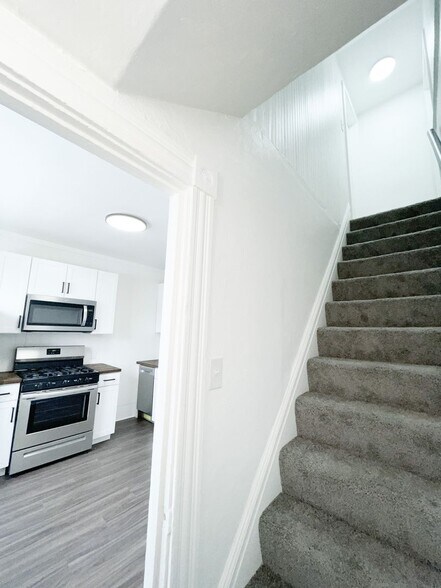 Building Photo - 709-711 Industry St