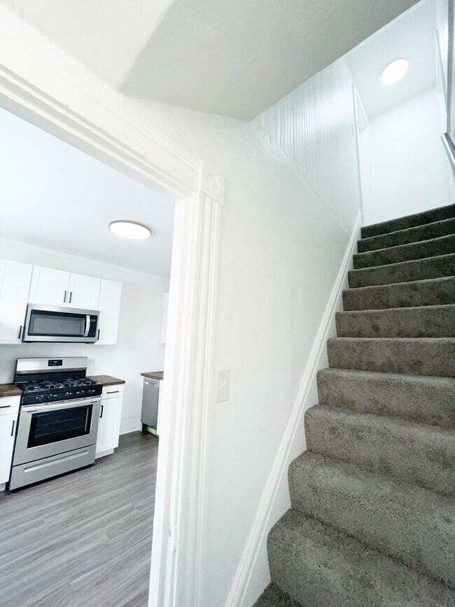 Building Photo - 709-711 Industry St