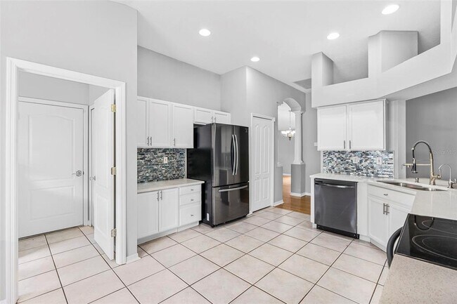 Building Photo - 15316 Lake Bella Vista Dr