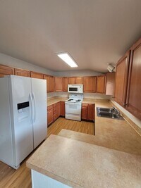 Building Photo - 4BD/2BA Duplex located in Springfield