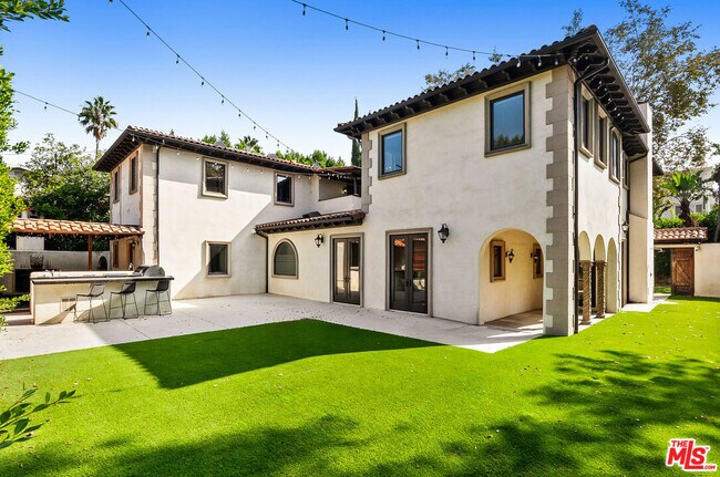 Building Photo - 11159 La Maida St