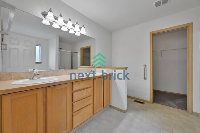 Building Photo - Spacious 5-Bed Home in Lynnwood with 2.5 Baths – Your Ideal Family Retreat!