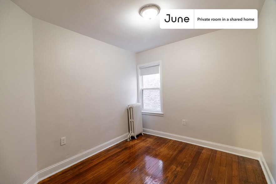 Primary Photo - Private bedroom in 4 bed/1 bath Home